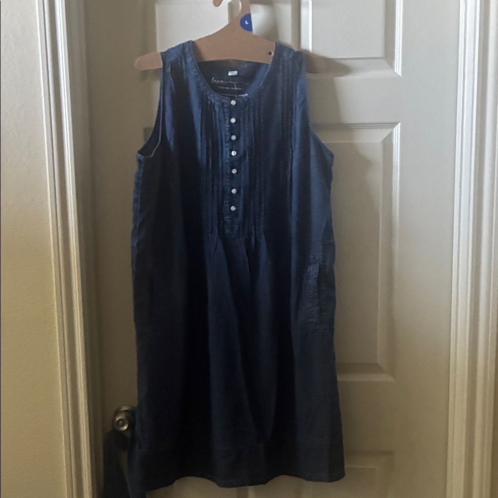 Sleeveless Navy Button-Front Midi Dress 
Has pockets